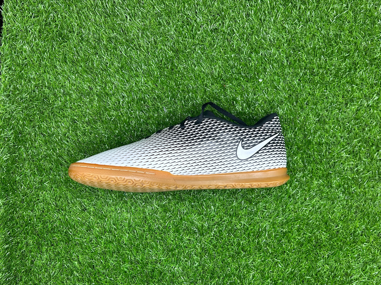 NIKE BRAVATA II IC