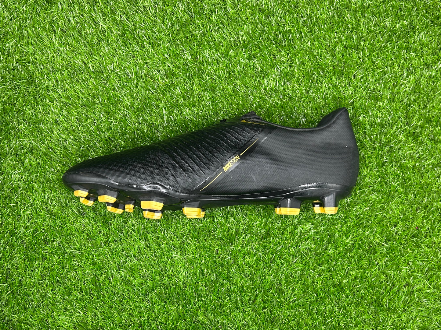 Nike Phantom Venom Academy FG