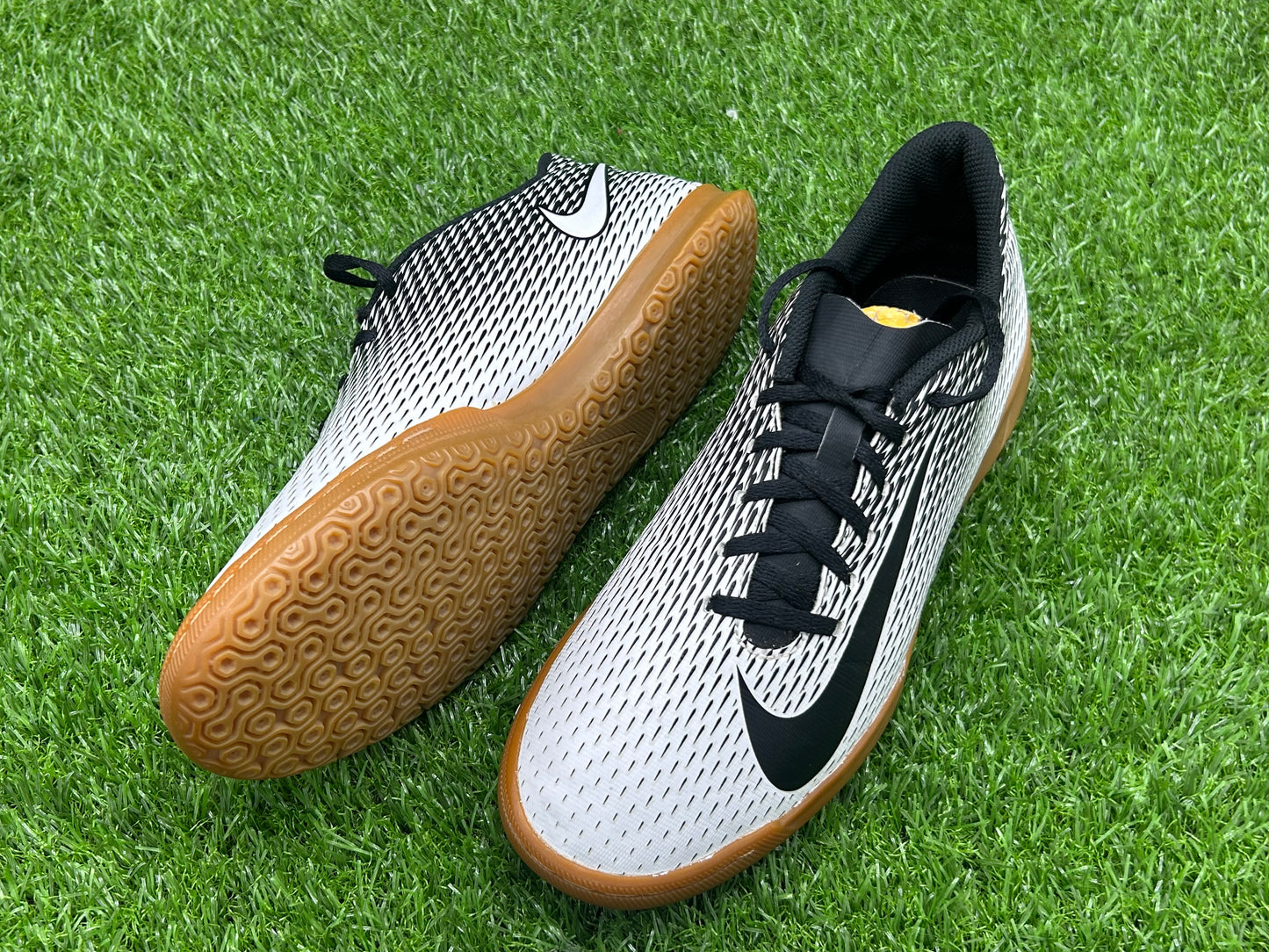 NIKE BRAVATA II IC