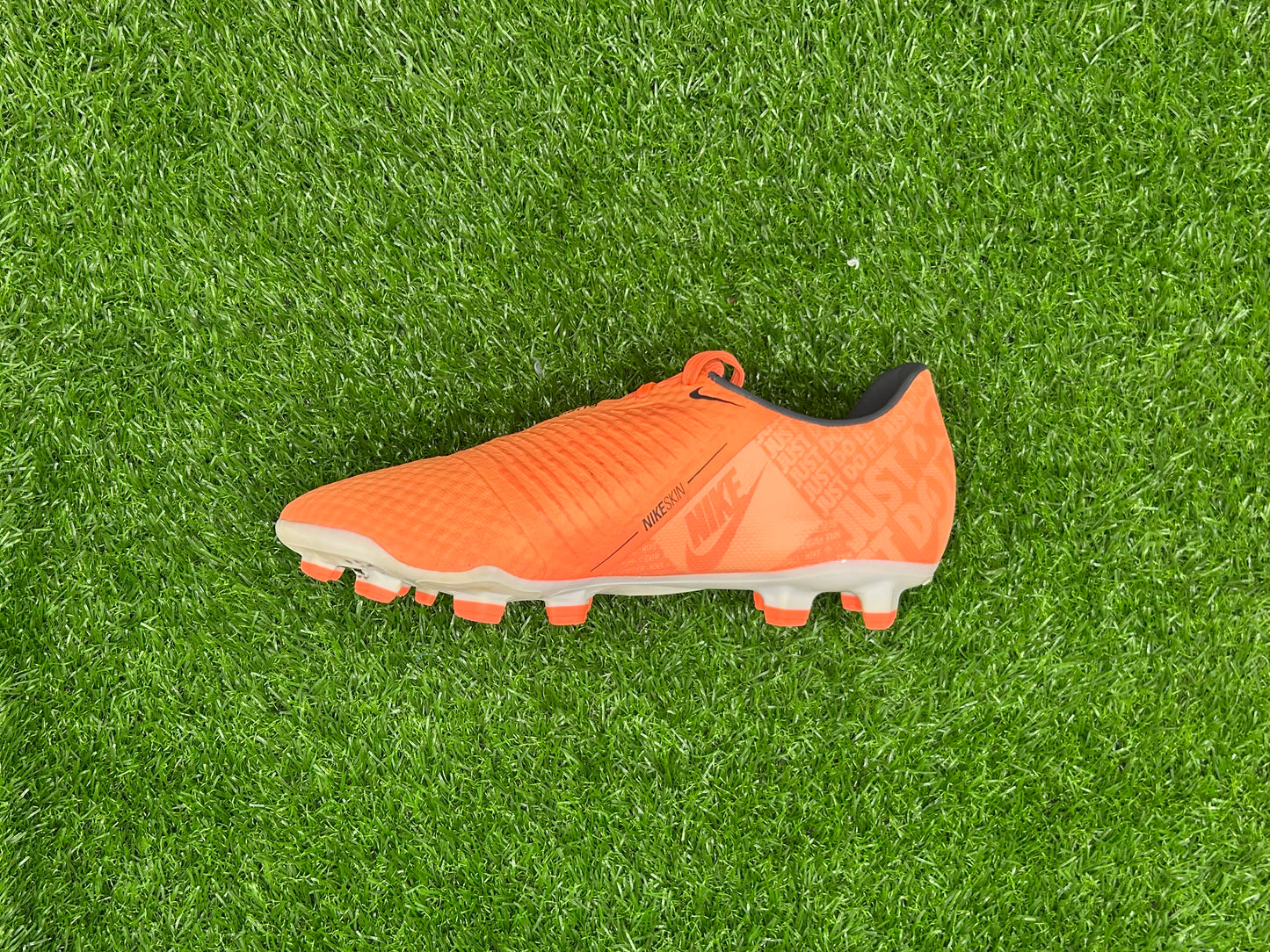 Nike Phantom Venom Academy FG